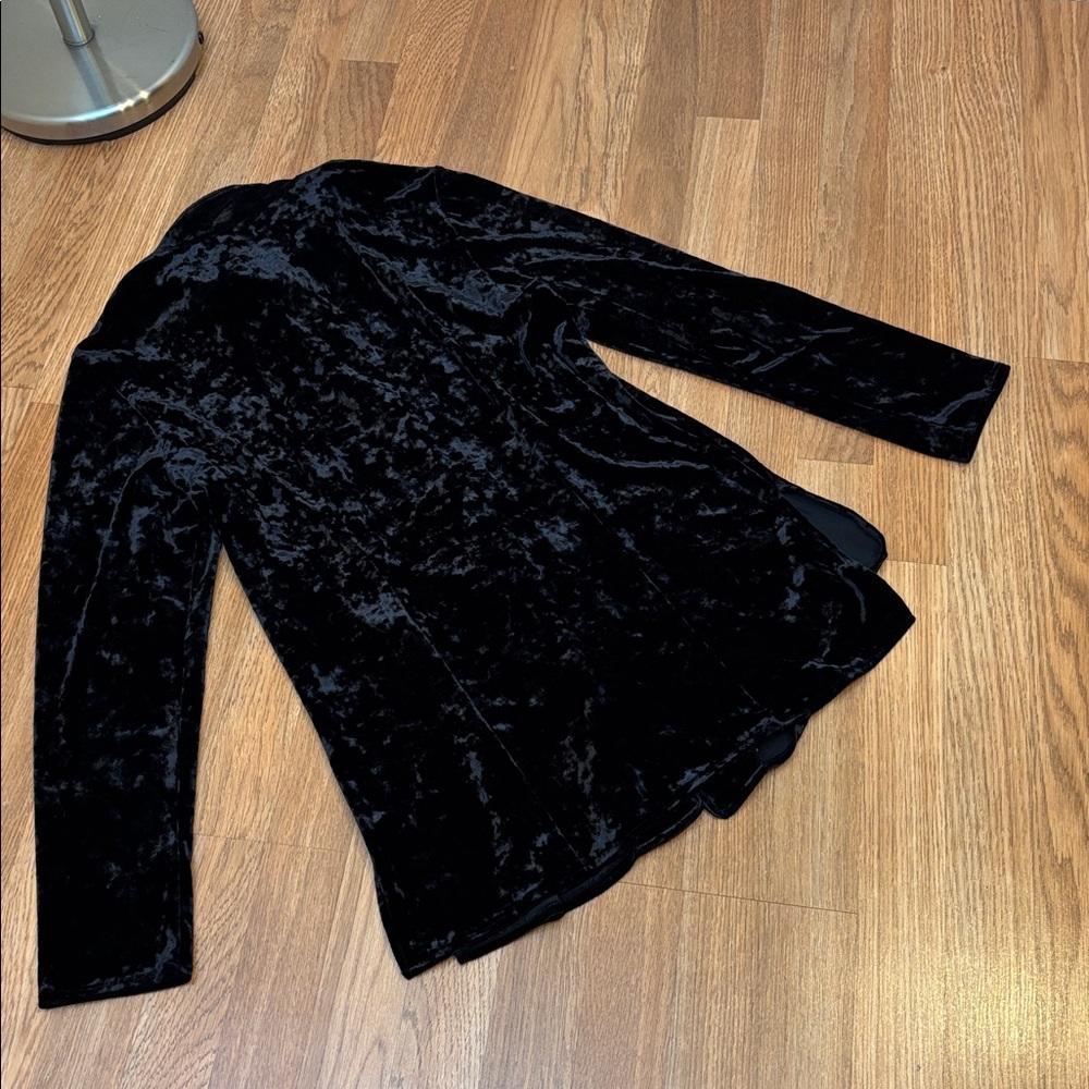 Harve Benard By Bernard Holtzman black crush velvet long sleeve top. Size M. - Picture 5 of 17